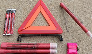 flares and emergency triangle